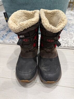 UGG Kids' Cream Shearling-Lined Boot Interior with Size Tag